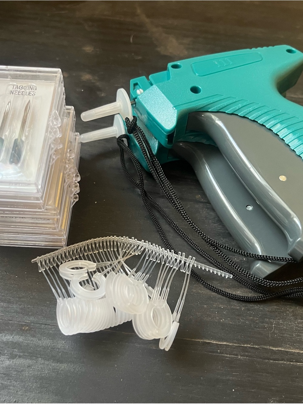 Teal Tagging Gun with Clear Plastic Fasteners and extra needles